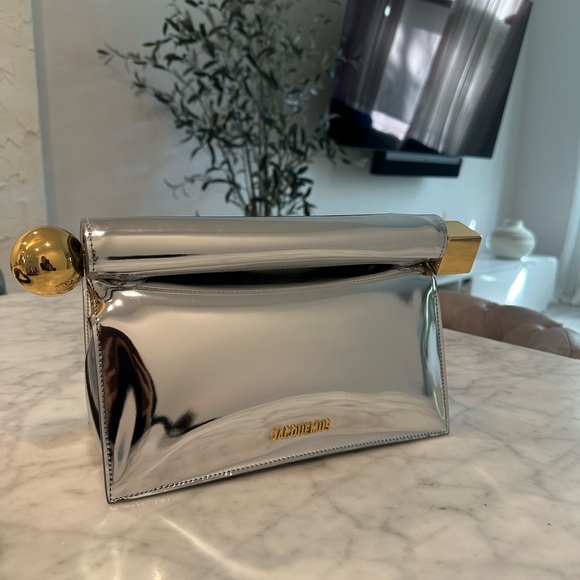 Jacquemus Handbags - Jacquemus La Pochette rond carré